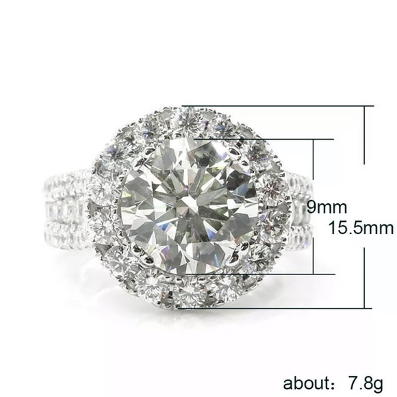 Gorgeous 18k Round Cut White Sapphire Ring - Picture 4 of 4